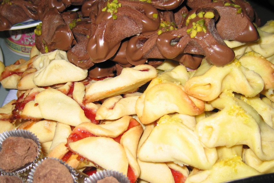 Pfaffenhüetli - oben: Schokolade, rechts: Zitrone, links: Wein